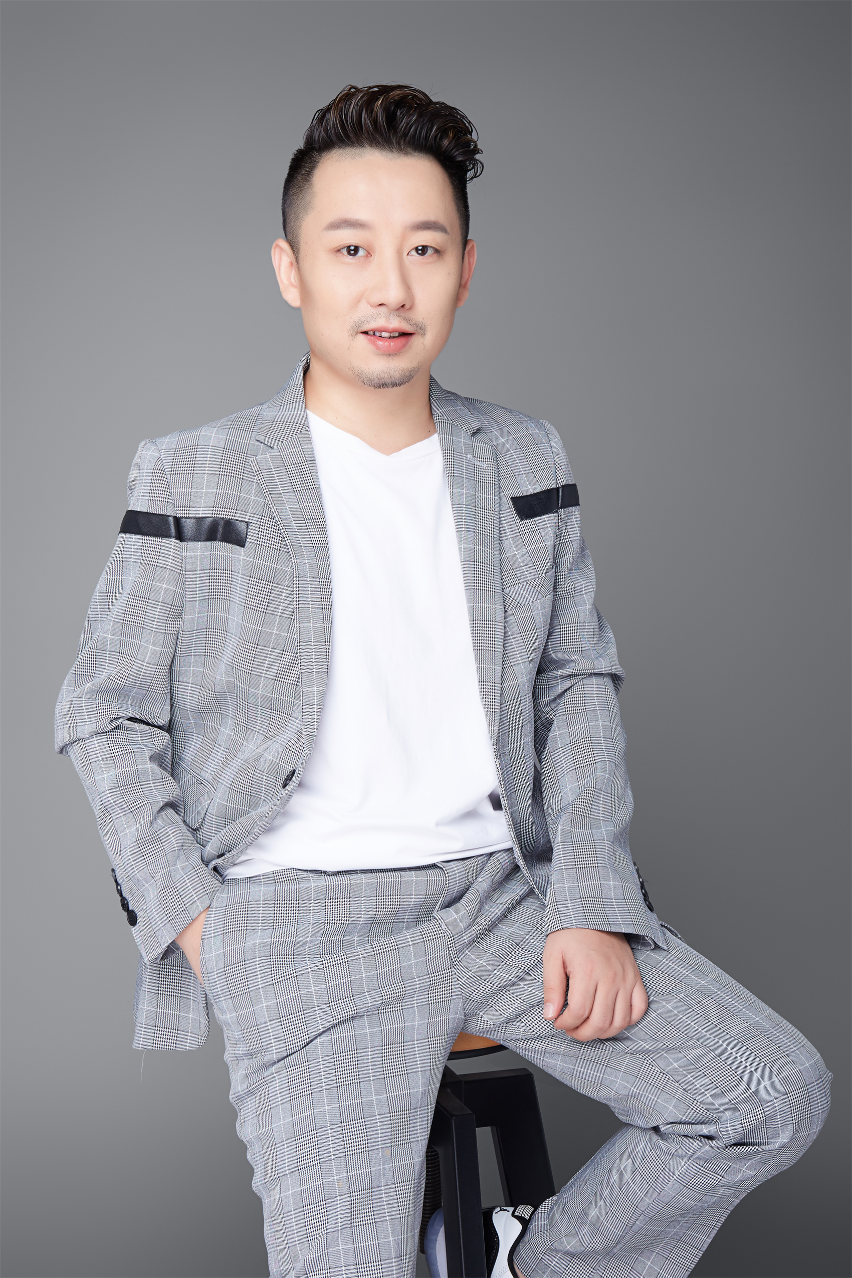 龍思洛